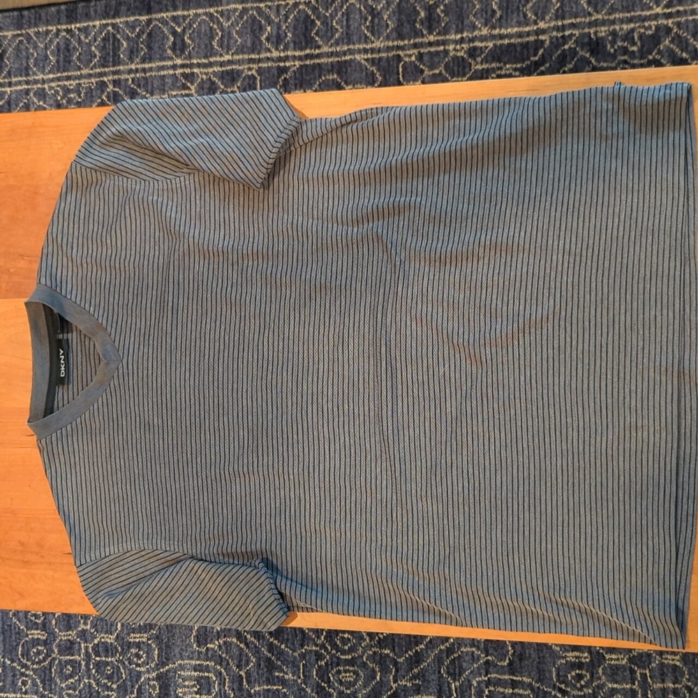 DKNY mens short sleeve v neck knit shirt. Gray with thin navy stripes, Medium